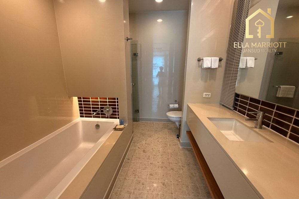 Luxurious 3BR Penthouse Riverside Apartment for Rent in Bangkok 9