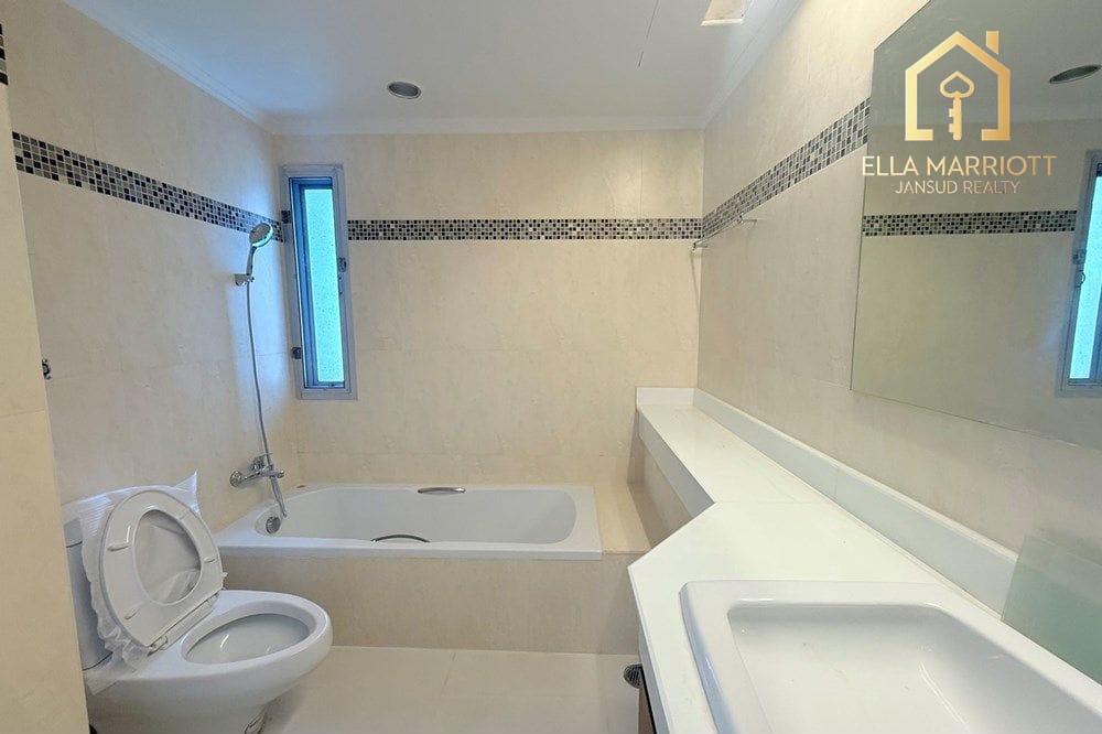 Luxurious 4BR Condo for Rent in Sathon with 270 sq.m, Bangkok 15