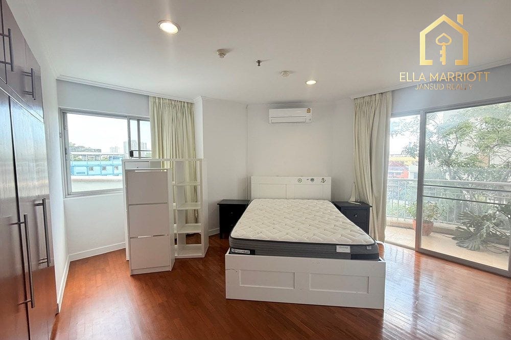 Luxurious 4BR Condo for Rent in Sathon with 270 sq.m, Bangkok 6