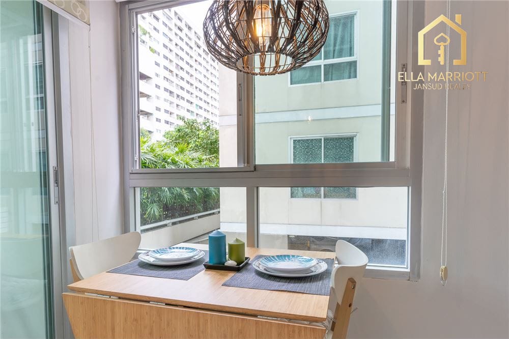 Room for Rent in Modern Condo at The Clover Thonglor 2