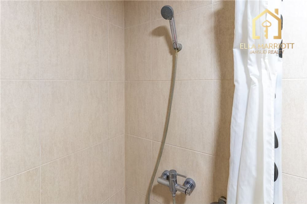 Room for Rent in Modern Condo at The Clover Thonglor 7