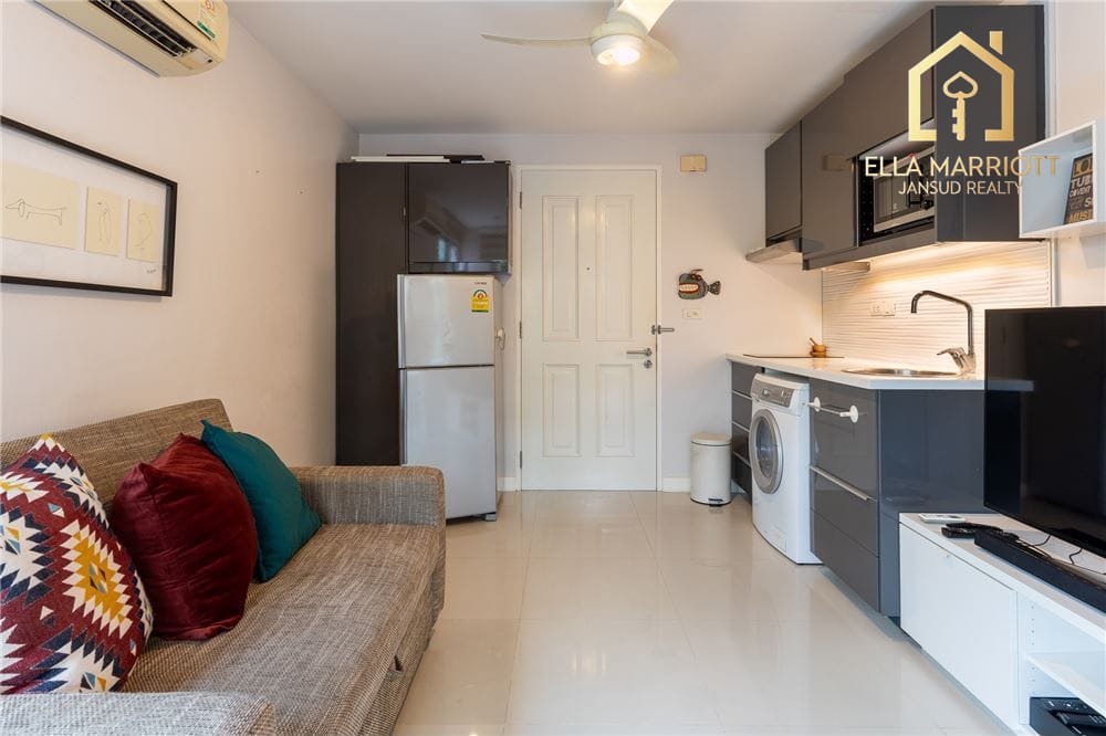 Room for Rent in Modern Condo at The Clover Thonglor 8