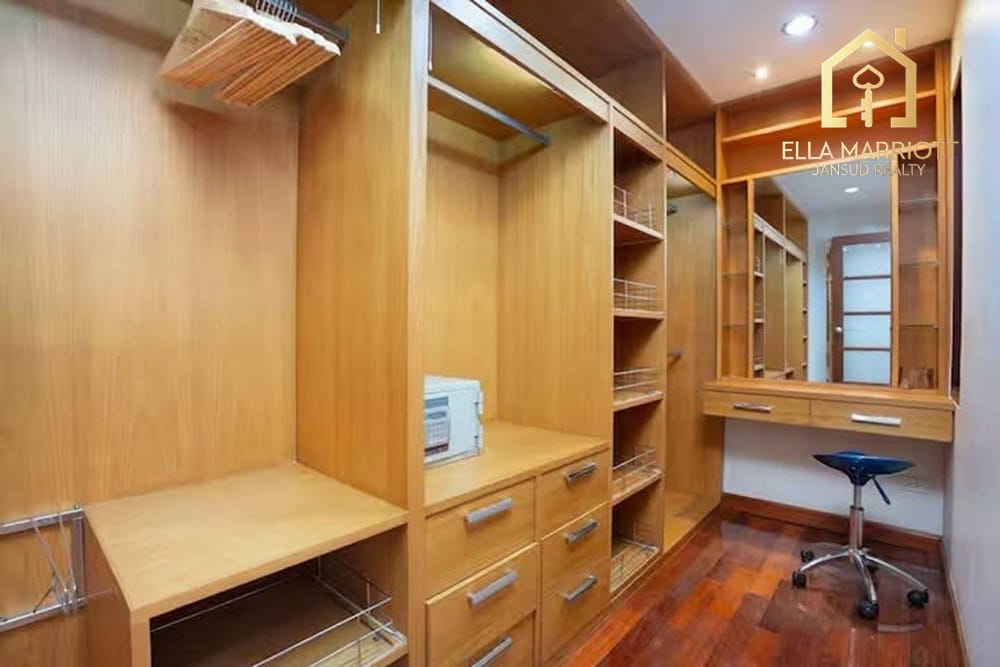4BR Townhouse for Sale in Phrom Phong, Sukhumvit 39 - 440sqm with High Yield Potential 16