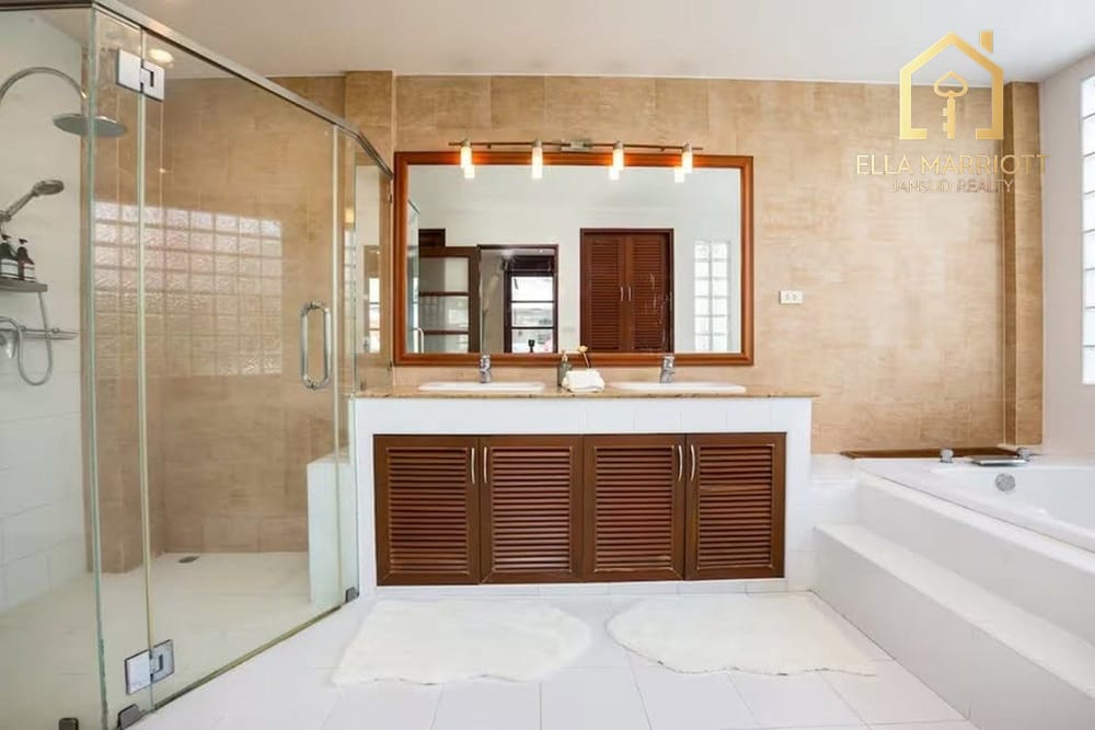 4BR Townhouse for Sale in Phrom Phong, Sukhumvit 39 - 440sqm with High Yield Potential 17