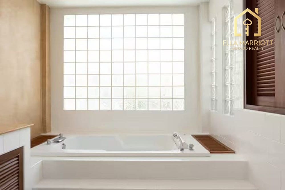 4BR Townhouse for Sale in Phrom Phong, Sukhumvit 39 - 440sqm with High Yield Potential 18