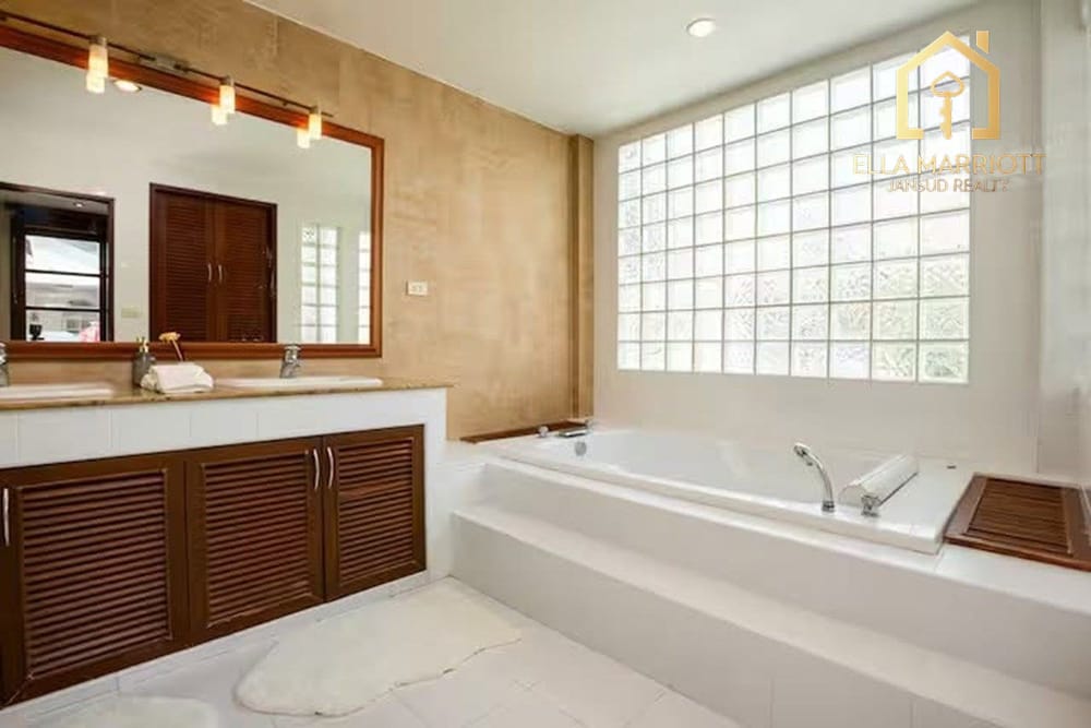 4BR Townhouse for Sale in Phrom Phong, Sukhumvit 39 - 440sqm with High Yield Potential 19