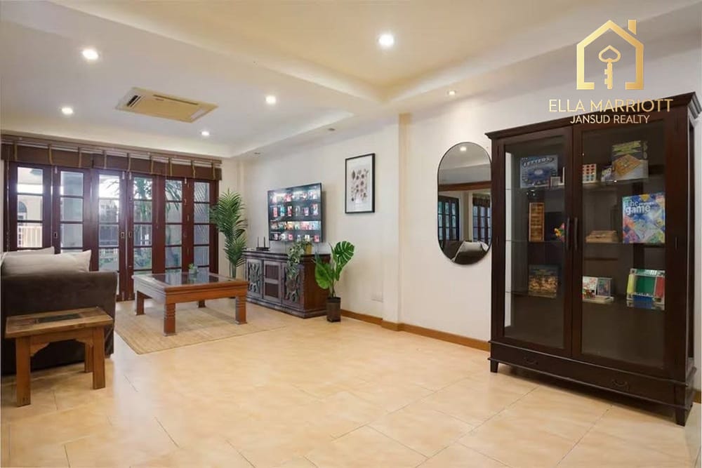 4BR Townhouse for Sale in Phrom Phong, Sukhumvit 39 - 440sqm with High Yield Potential 3