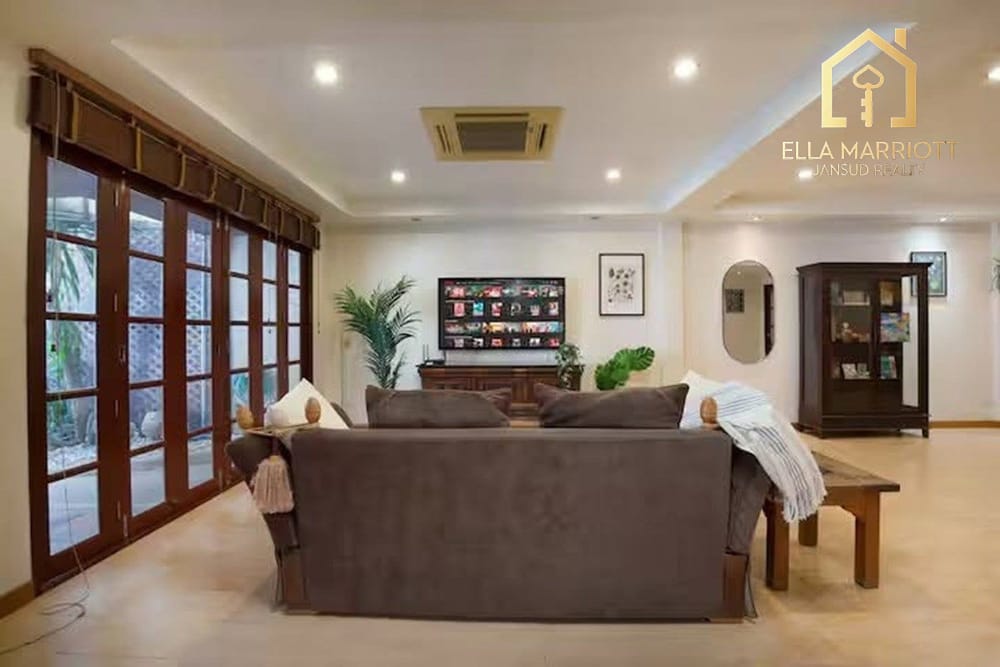 4BR Townhouse for Sale in Phrom Phong, Sukhumvit 39 - 440sqm with High Yield Potential 4
