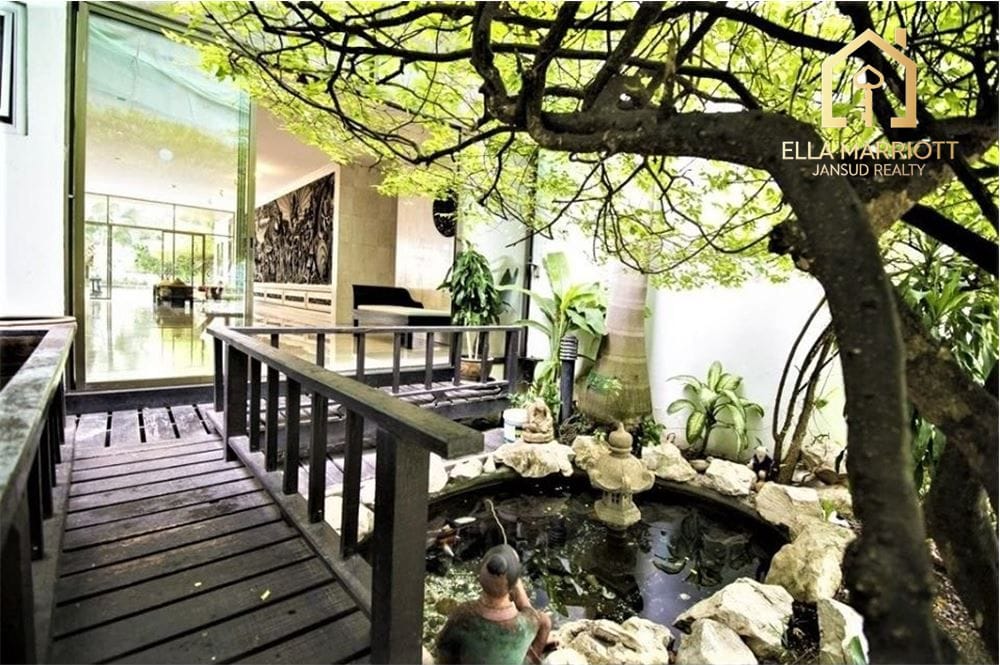 Rent 120K | Rare 600sqm Penthouse Loop | 300sqm Terrace | Pet Friendly 13