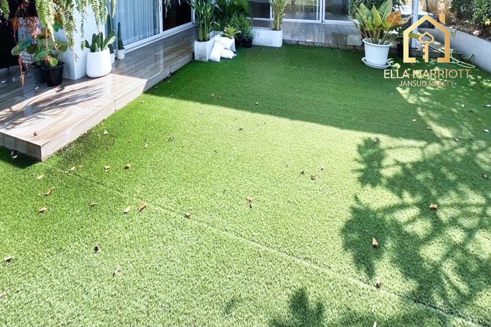 Rent 120K | Rare 600sqm Penthouse Loop | 300sqm Terrace | Pet Friendly 3