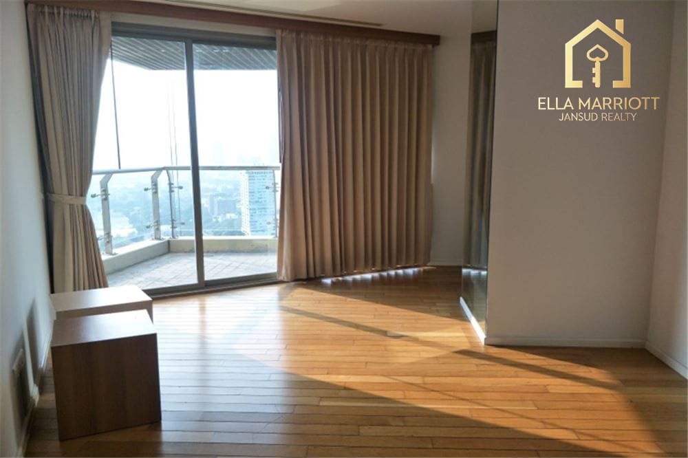 Luxury 3BR Condo for Rent at The Lakes Asoke - 210sqm, High Floor, Close to BTS Asok 10