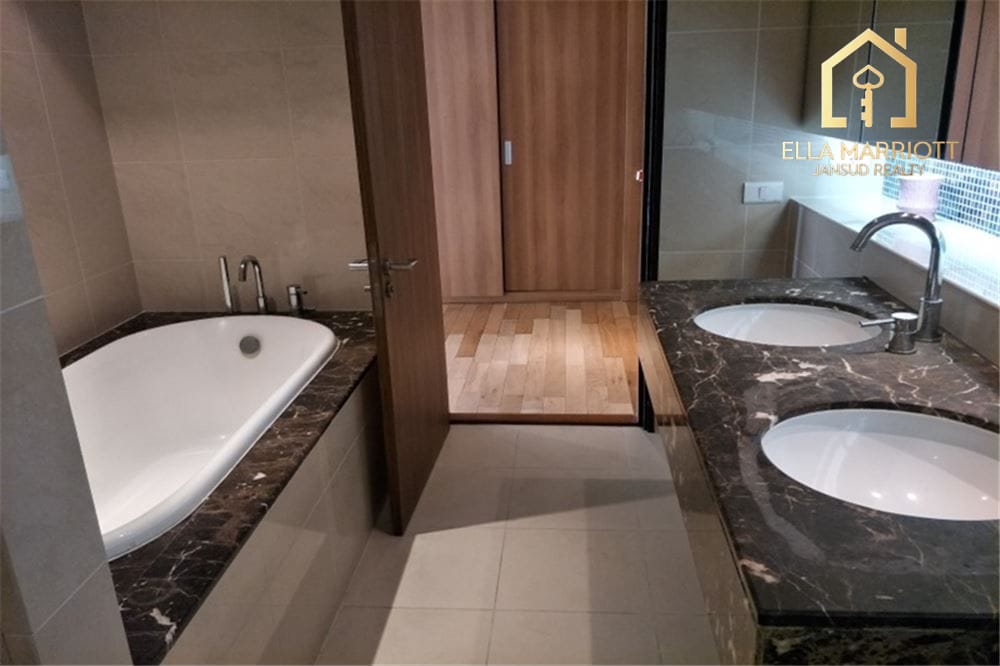 Luxury 3BR Condo for Rent at The Lakes Asoke - 210sqm, High Floor, Close to BTS Asok 11