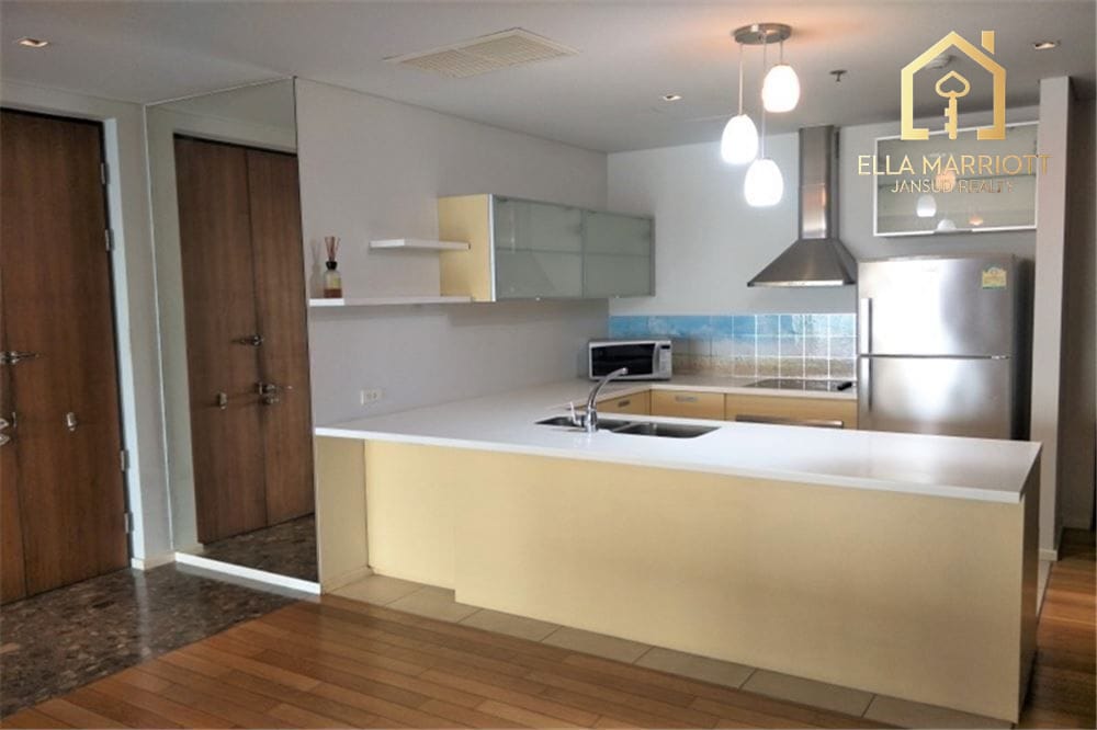 Luxury 3BR Condo for Rent at The Lakes Asoke - 210sqm, High Floor, Close to BTS Asok 3