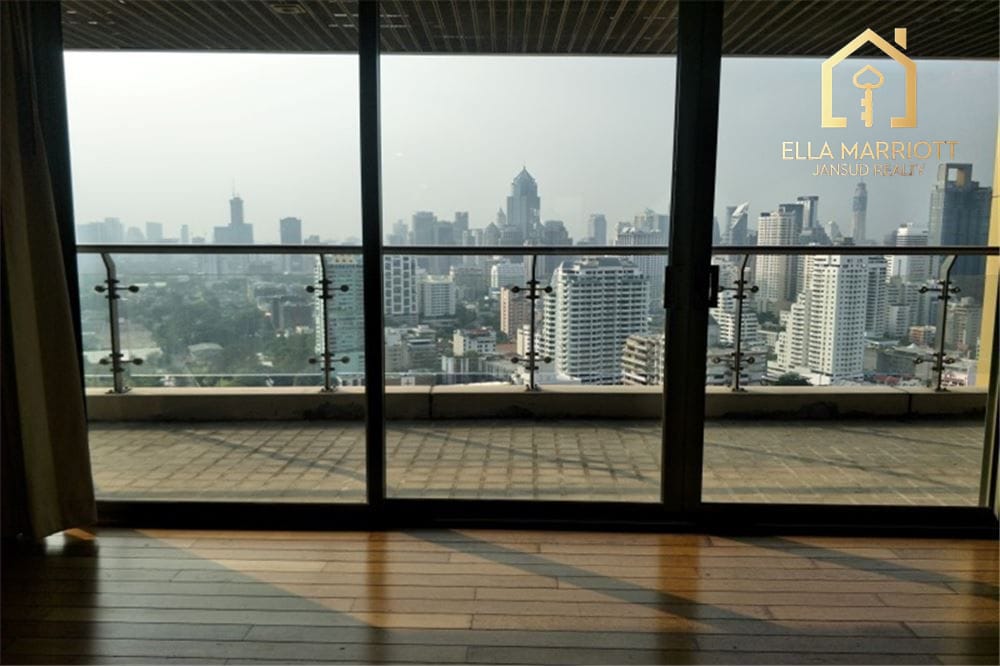 Luxury 3BR Condo for Rent at The Lakes Asoke - 210sqm, High Floor, Close to BTS Asok 5