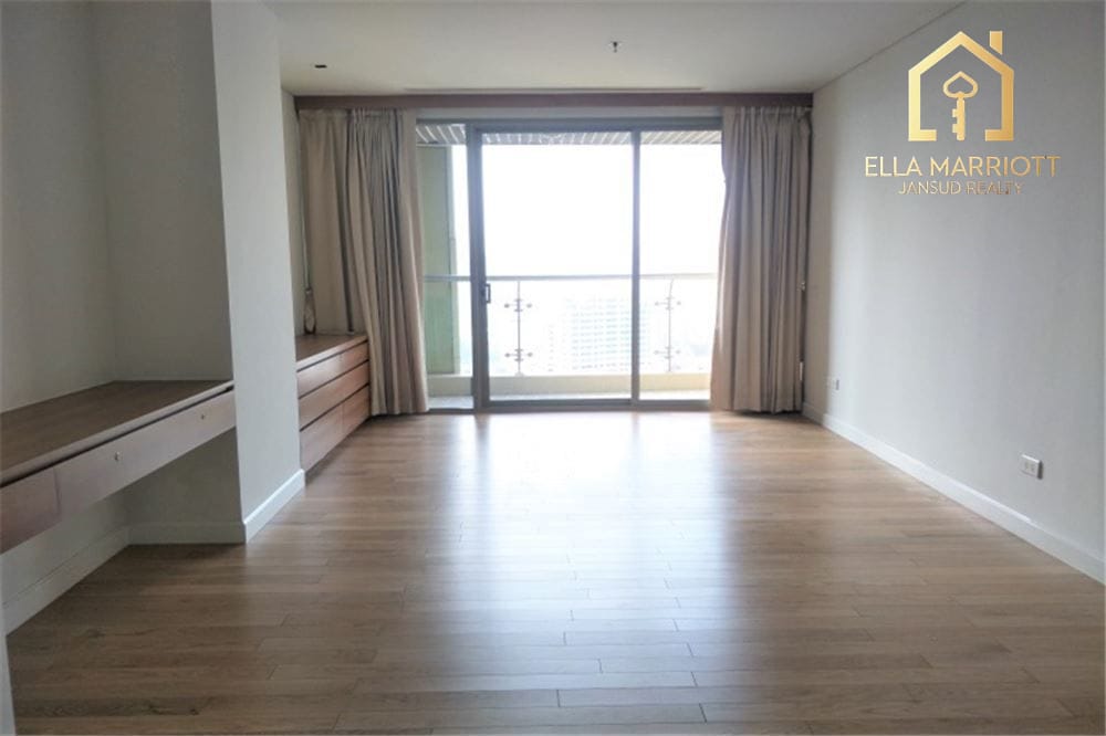 Luxury 3BR Condo for Rent at The Lakes Asoke - 210sqm, High Floor, Close to BTS Asok 7