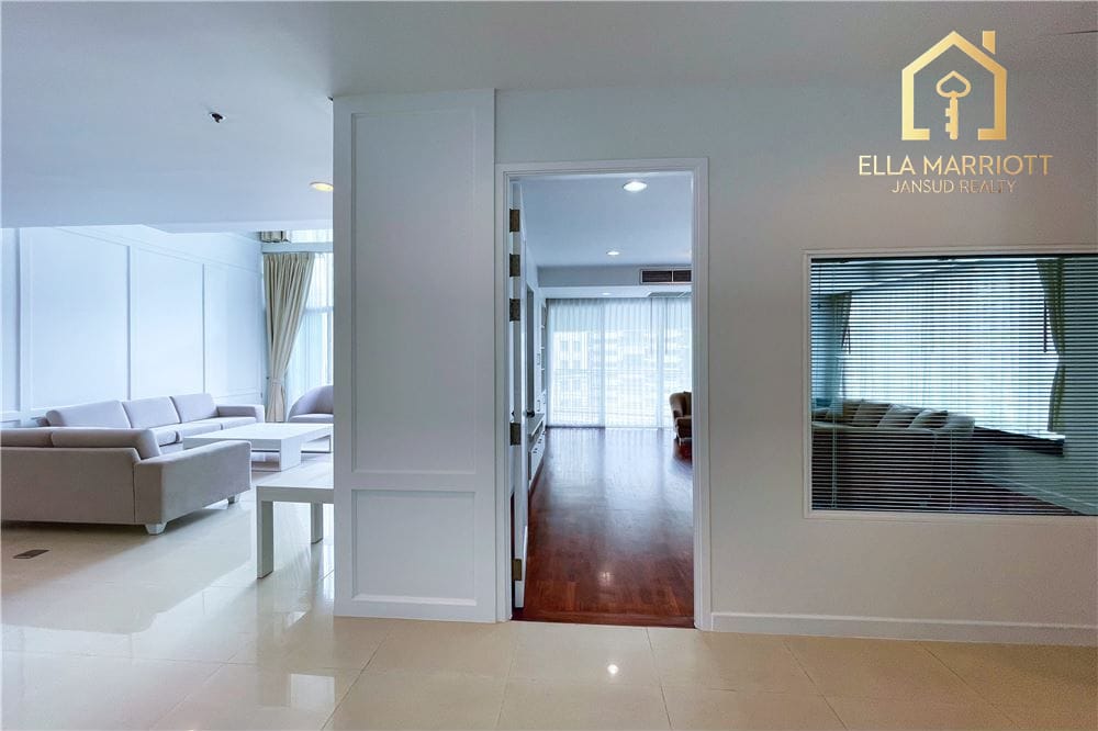 4-Bedroom Pet-Friendly Duplex Penthouse for Rent in Sukhumvit 24 10