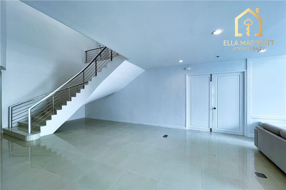 4-Bedroom Pet-Friendly Duplex Penthouse for Rent in Sukhumvit 24 11