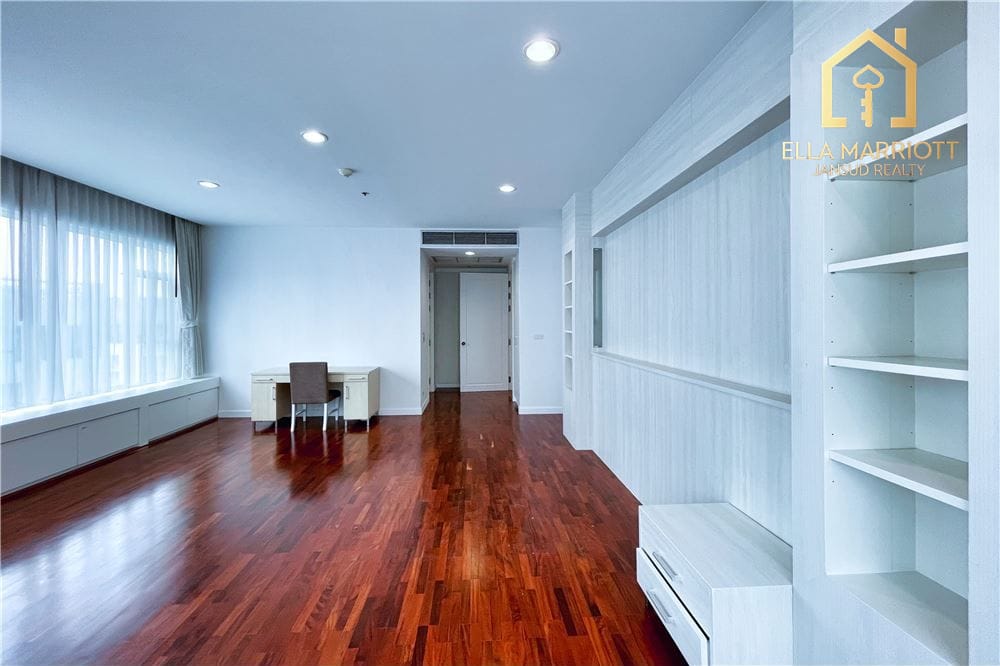 4-Bedroom Pet-Friendly Duplex Penthouse for Rent in Sukhumvit 24 12