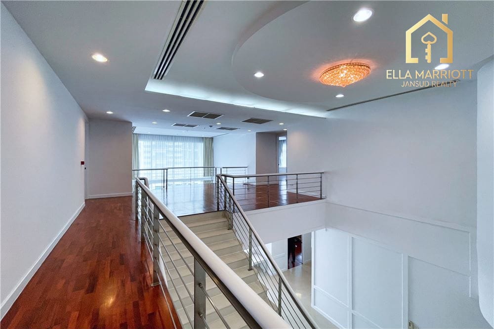 4-Bedroom Pet-Friendly Duplex Penthouse for Rent in Sukhumvit 24 17