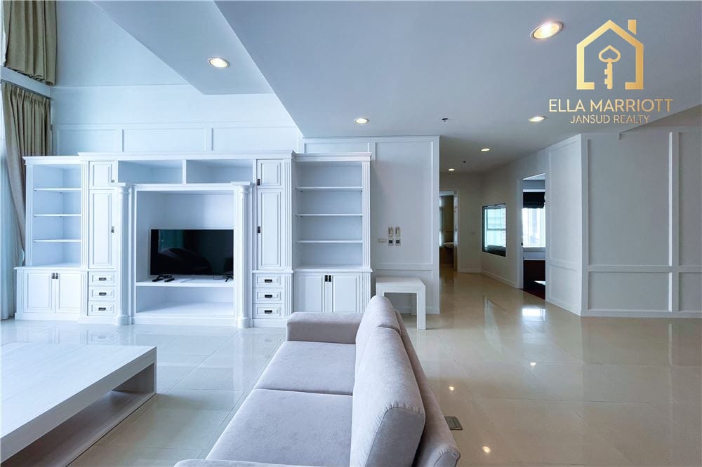 4-Bedroom Pet-Friendly Duplex Penthouse for Rent in Sukhumvit 24 2