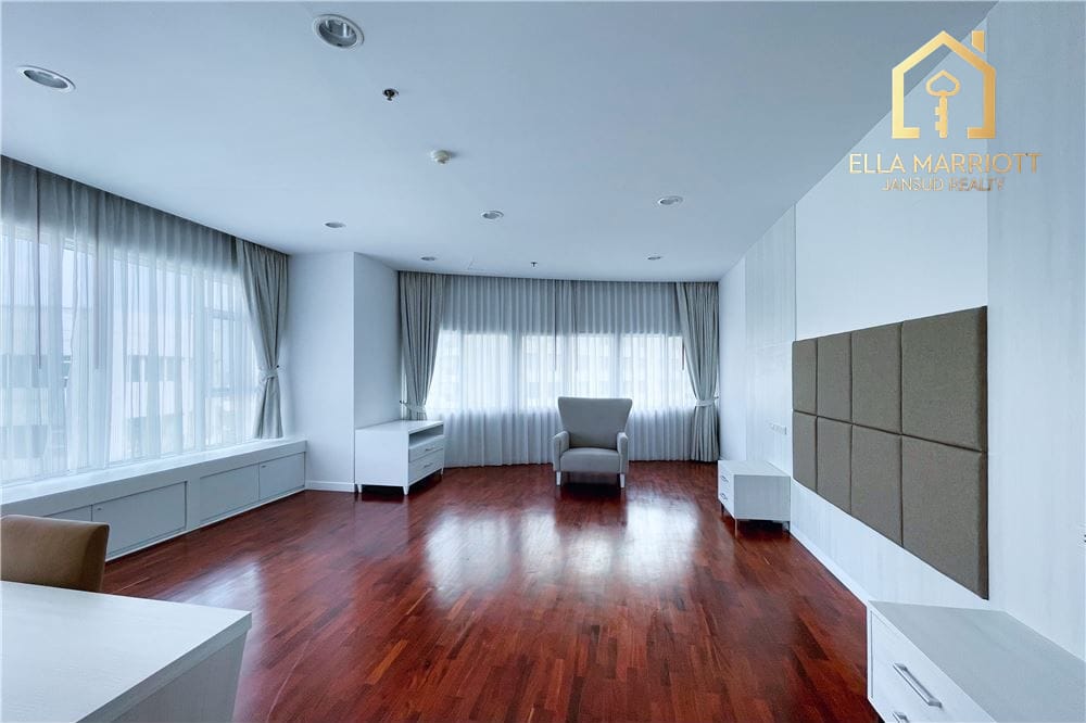 4-Bedroom Pet-Friendly Duplex Penthouse for Rent in Sukhumvit 24 20