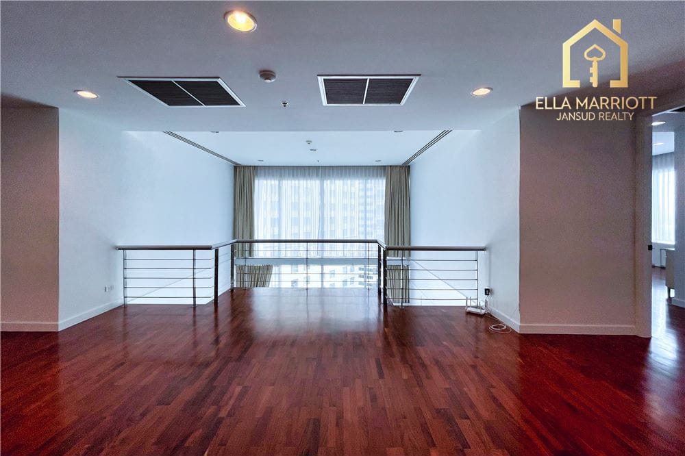 4-Bedroom Pet-Friendly Duplex Penthouse for Rent in Sukhumvit 24 24
