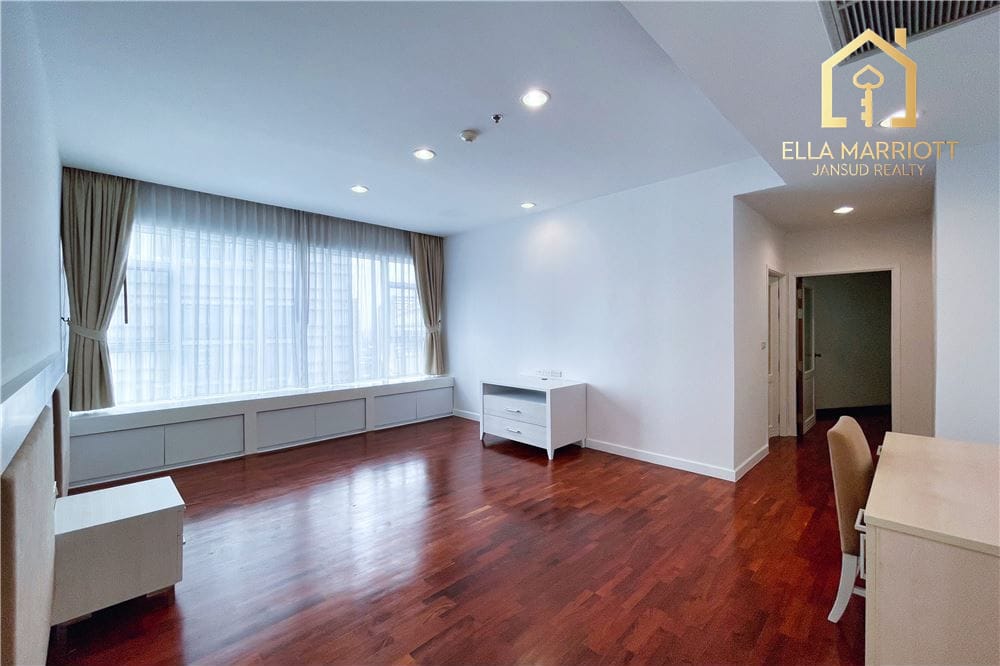 4-Bedroom Pet-Friendly Duplex Penthouse for Rent in Sukhumvit 24 25