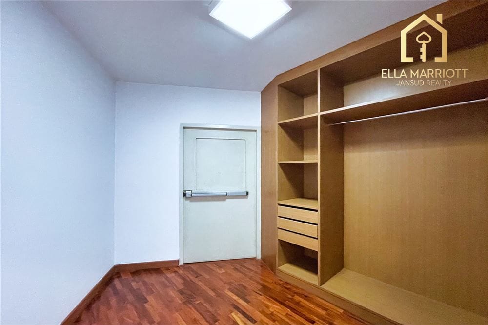 4-Bedroom Pet-Friendly Duplex Penthouse for Rent in Sukhumvit 24 26