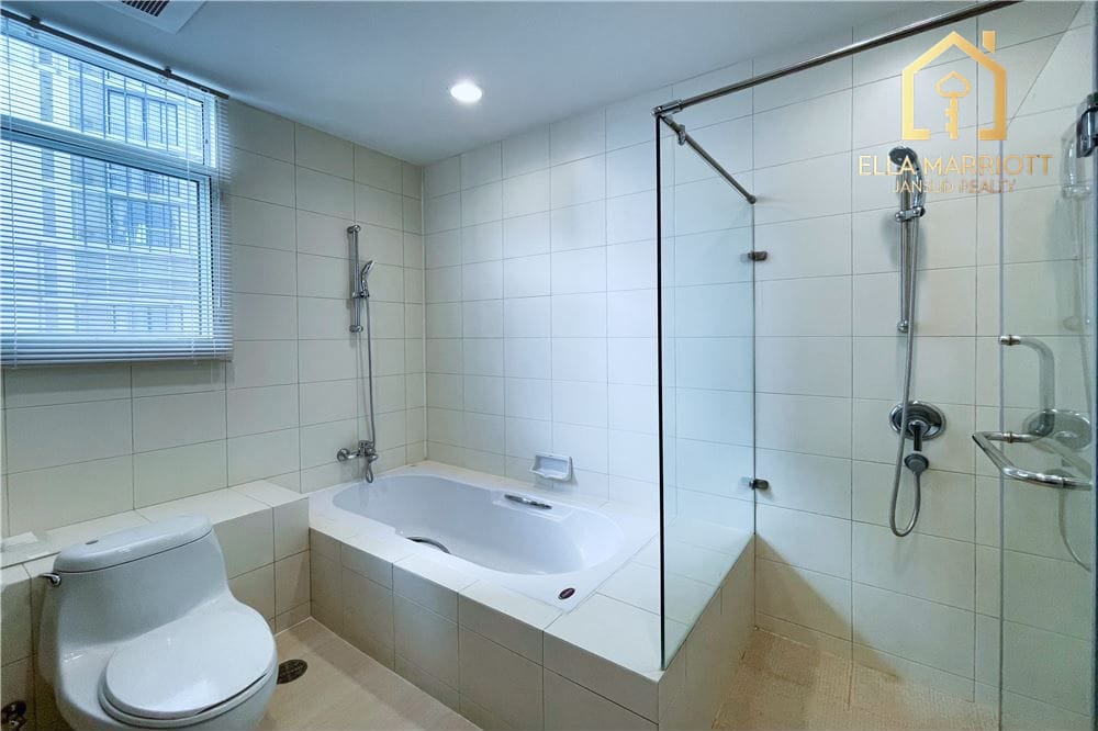 4-Bedroom Pet-Friendly Duplex Penthouse for Rent in Sukhumvit 24 28