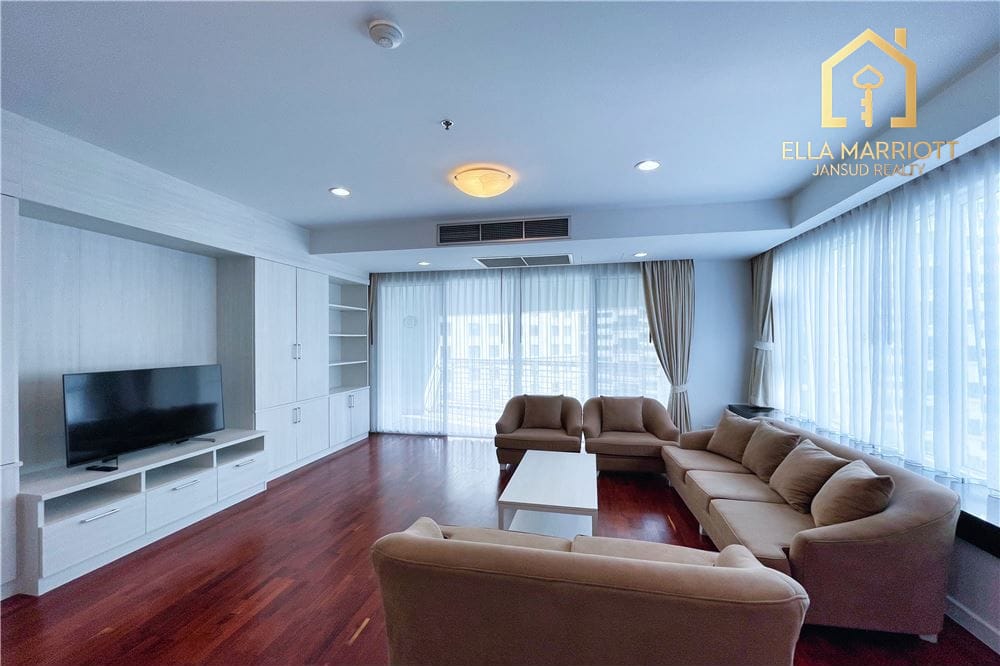 4-Bedroom Pet-Friendly Duplex Penthouse for Rent in Sukhumvit 24 6