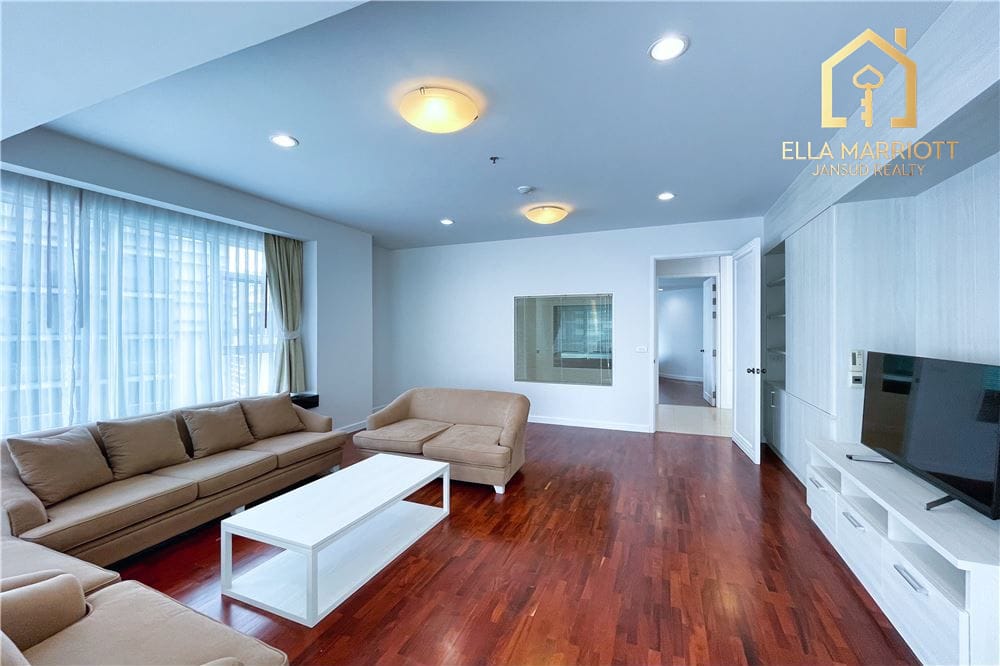 4-Bedroom Pet-Friendly Duplex Penthouse for Rent in Sukhumvit 24 7