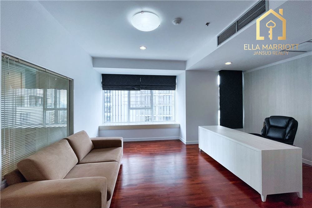 4-Bedroom Pet-Friendly Duplex Penthouse for Rent in Sukhumvit 24 9