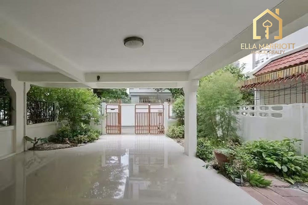 Massive 5BR Detached House for Rent at 120K in Sukhumvit 31 18