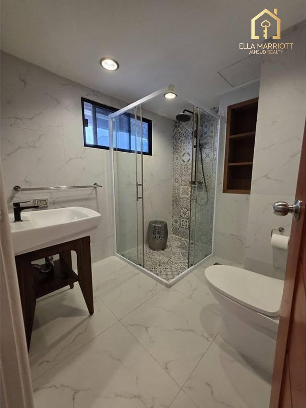 Spacious 135sqm 2BR Condo for Rent in Beverly Hills Ekkamai - 17 Mins Walk to BTS 10