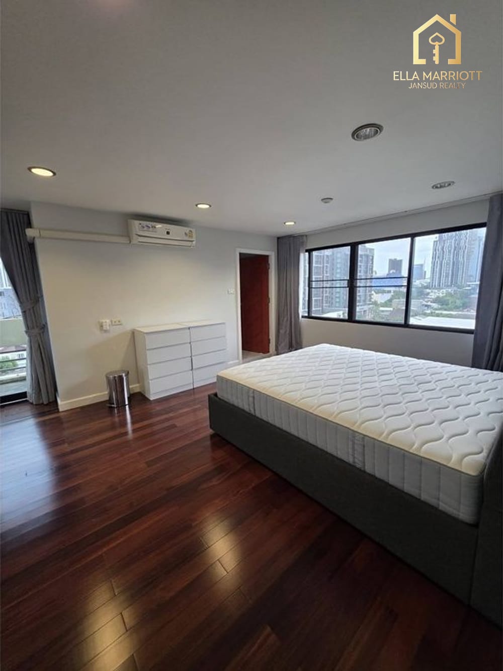 Spacious 135sqm 2BR Condo for Rent in Beverly Hills Ekkamai - 17 Mins Walk to BTS 11