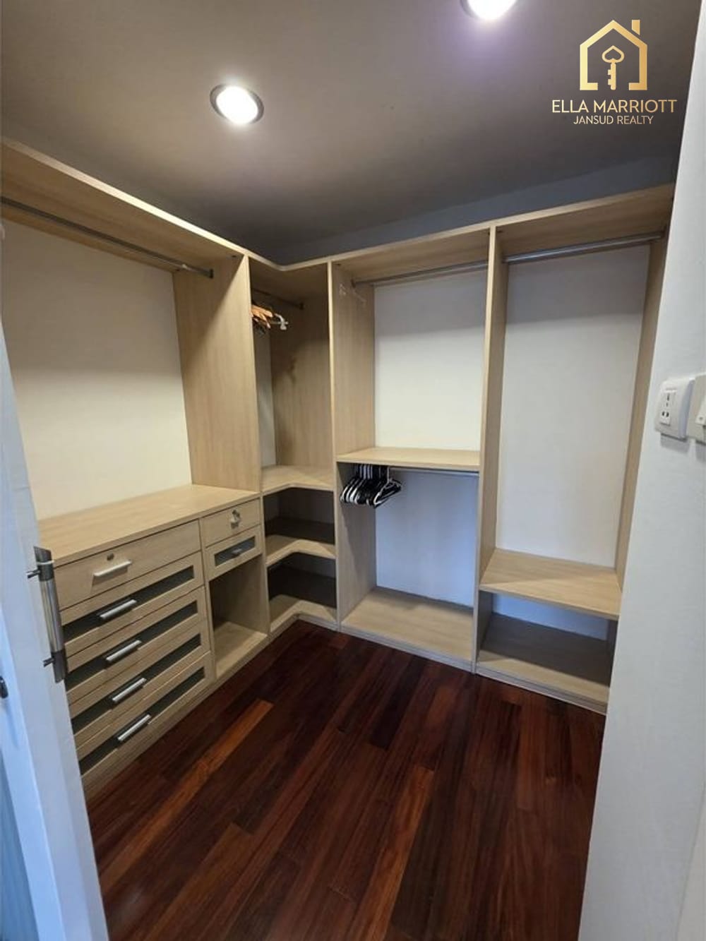 Spacious 135sqm 2BR Condo for Rent in Beverly Hills Ekkamai - 17 Mins Walk to BTS 12