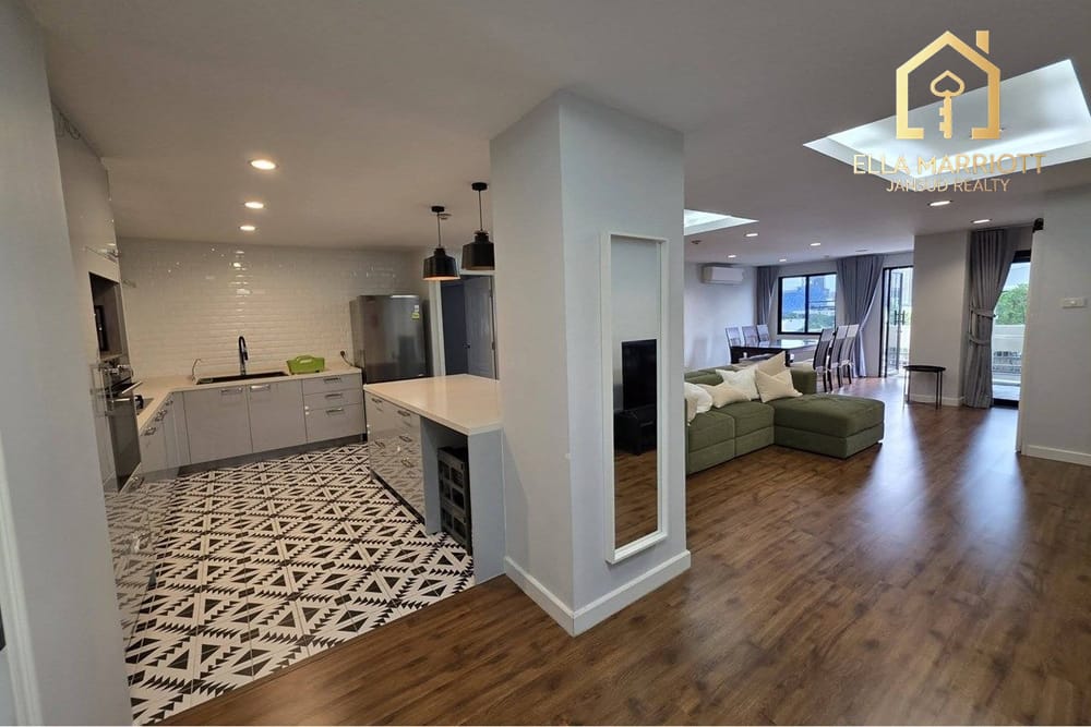 Spacious 135sqm 2BR Condo for Rent in Beverly Hills Ekkamai - 17 Mins Walk to BTS 3