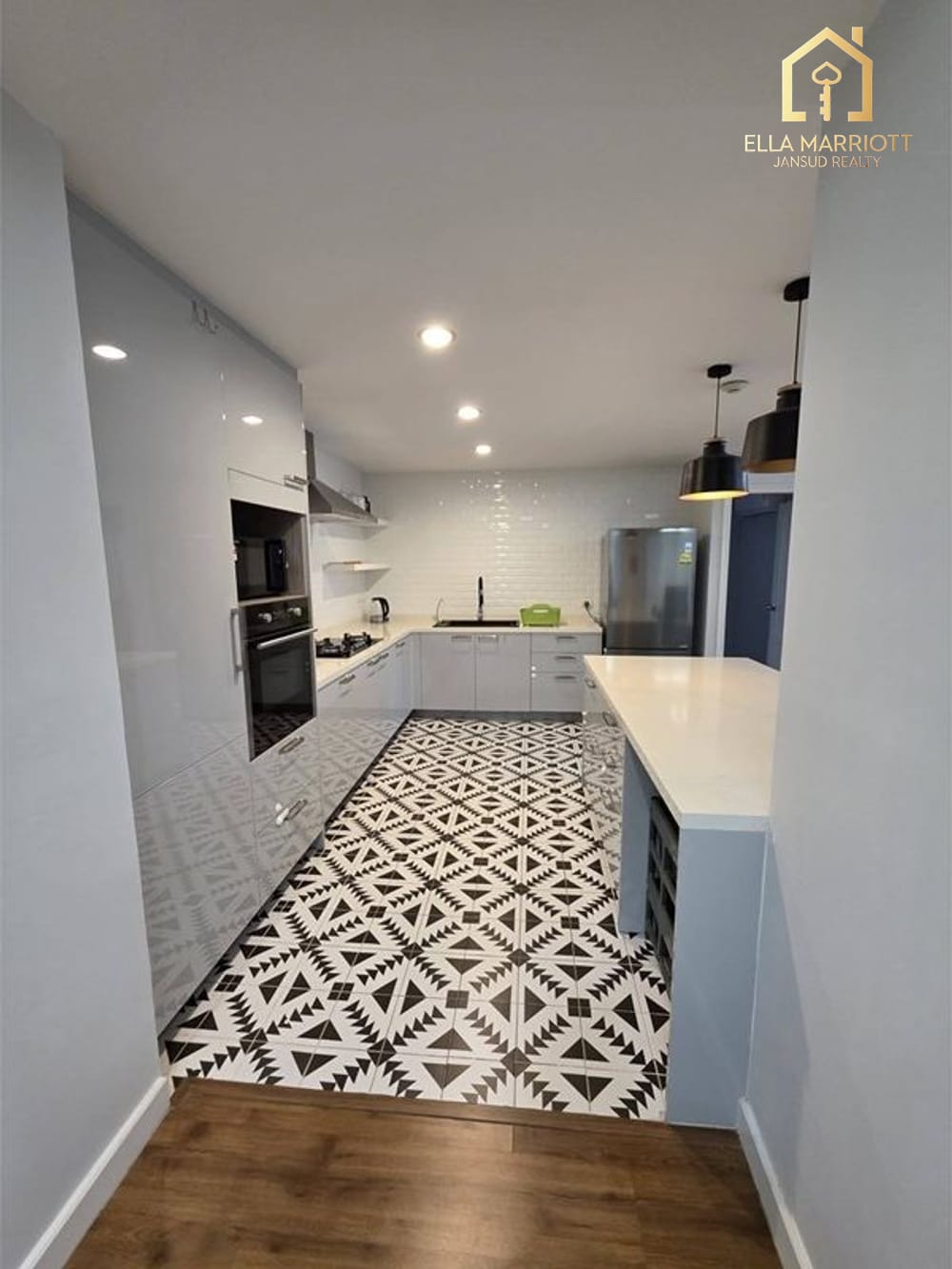 Spacious 135sqm 2BR Condo for Rent in Beverly Hills Ekkamai - 17 Mins Walk to BTS 4