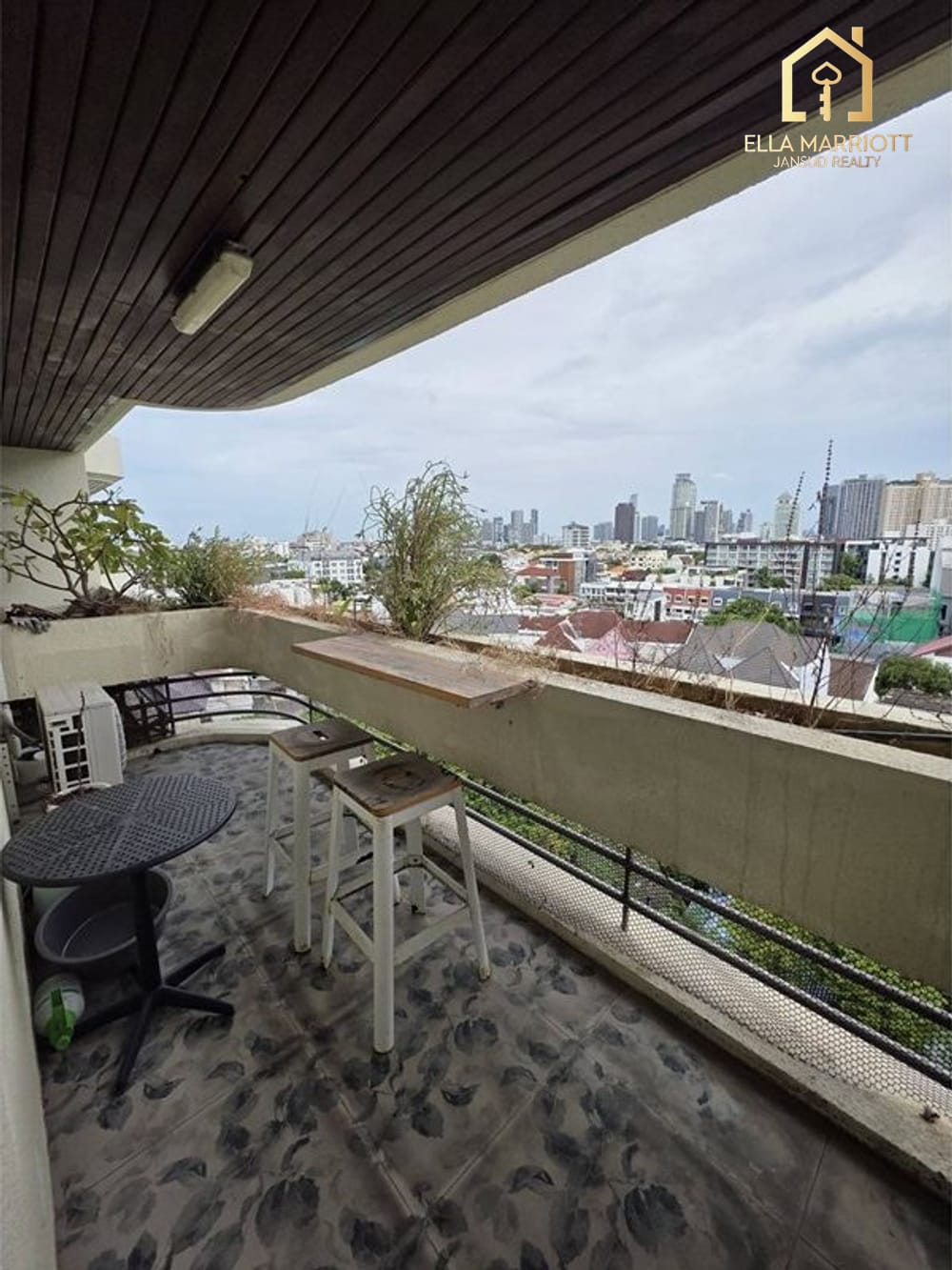 Spacious 135sqm 2BR Condo for Rent in Beverly Hills Ekkamai - 17 Mins Walk to BTS 5