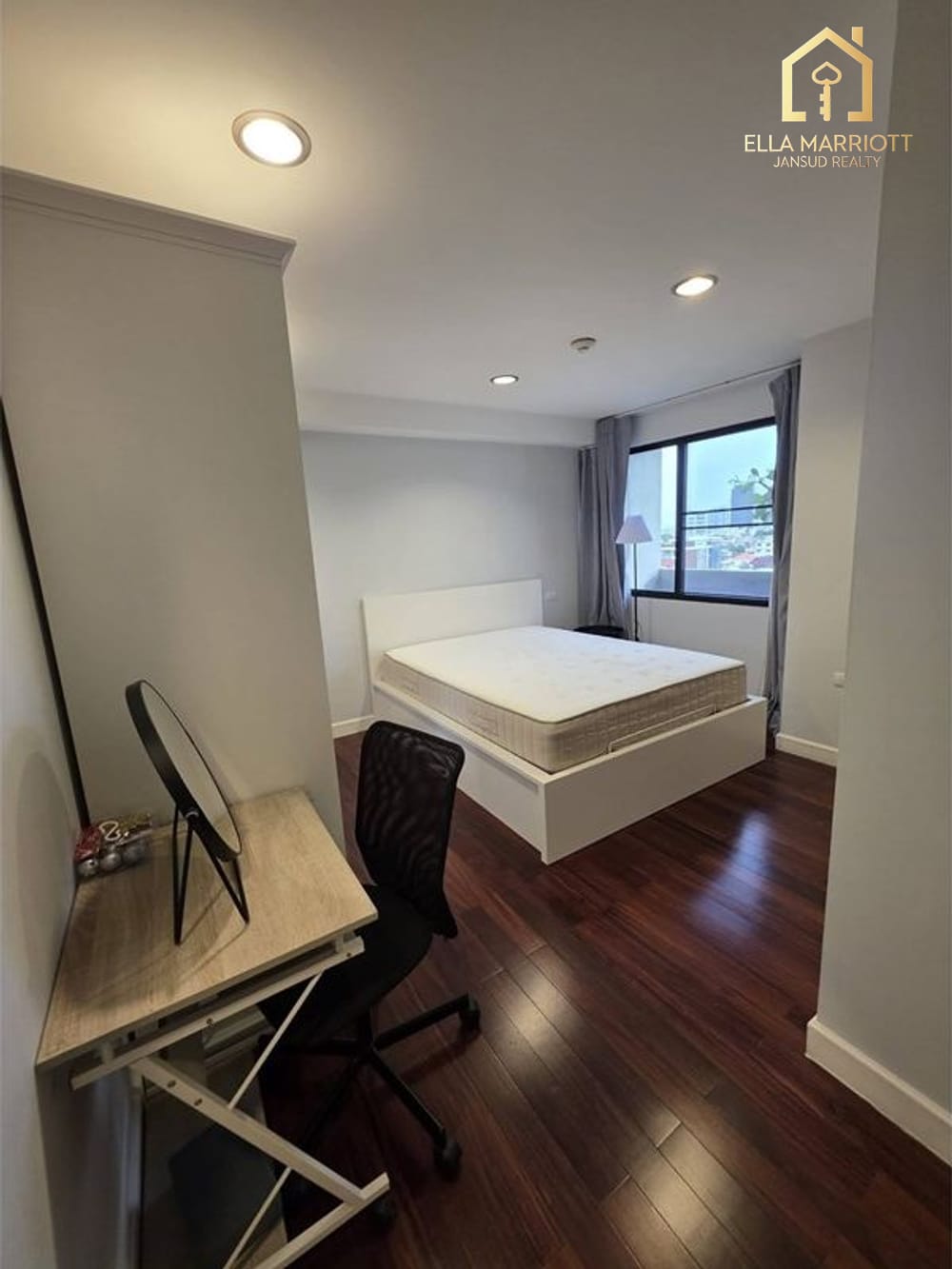 Spacious 135sqm 2BR Condo for Rent in Beverly Hills Ekkamai - 17 Mins Walk to BTS 8