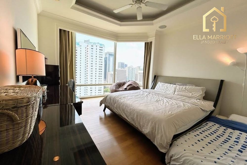 Luxury 3BR Condo for Sale at Royce Private Residences - 10 Mins Walk to MRT Sukhumvit 8