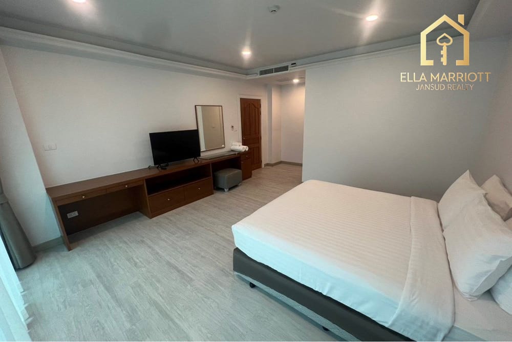 Spacious 3BR 4BA Condo for Rent at 85K | 270sqm in Sukhumvit 11 | Pet-Friendly 10