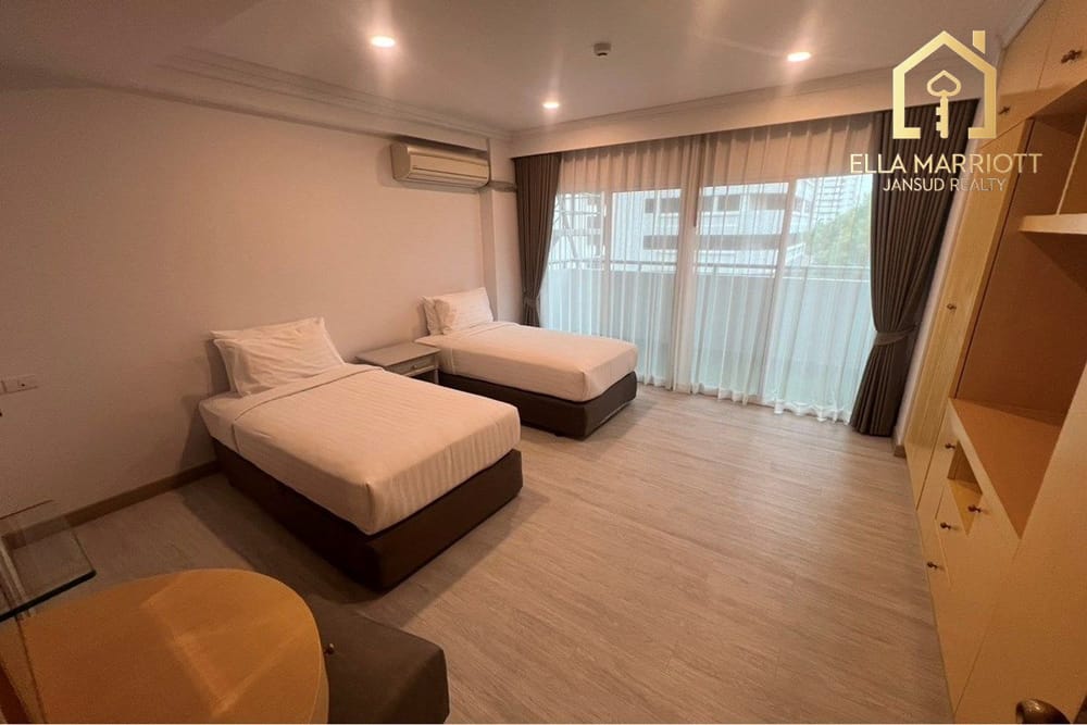 Spacious 3BR 4BA Condo for Rent at 85K | 270sqm in Sukhumvit 11 | Pet-Friendly 11