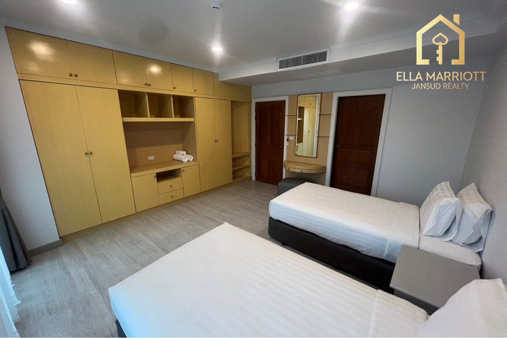 Spacious 3BR 4BA Condo for Rent at 85K | 270sqm in Sukhumvit 11 | Pet-Friendly 12