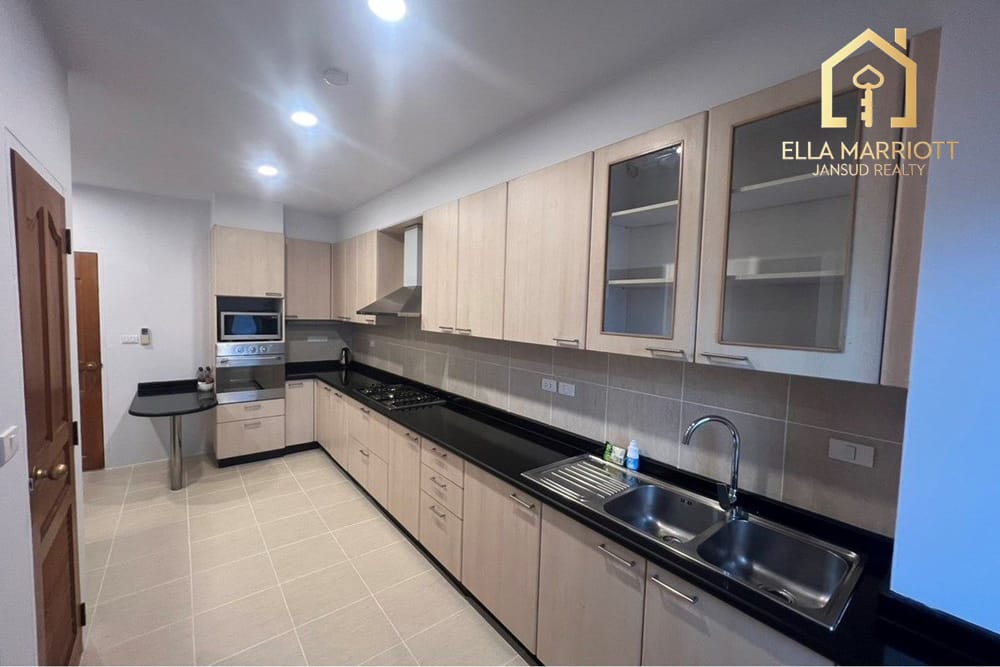 Spacious 3BR 4BA Condo for Rent at 85K | 270sqm in Sukhumvit 11 | Pet-Friendly 4