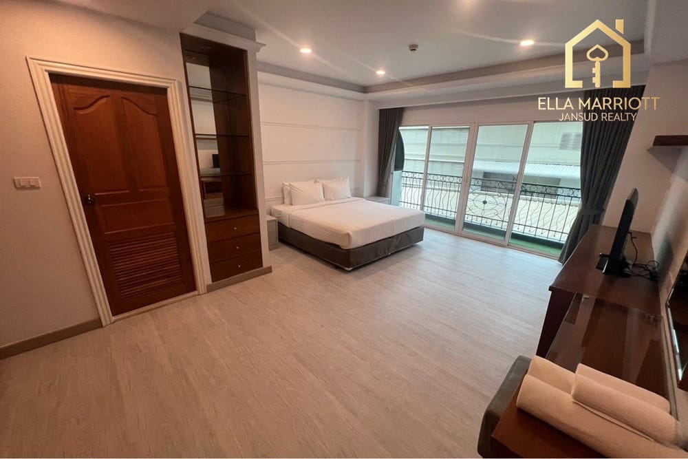 For Rent: Spacious 200sqm 2BR 2BA Condo in Sukhumvit 11 - Pet-Friendly, 75K 6