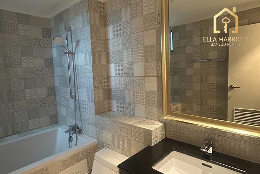 Renovated 285sqm 3+1BR Condo for Rent | 22nd Floor | 8 Mins Walk to BTS Thong Lo 10