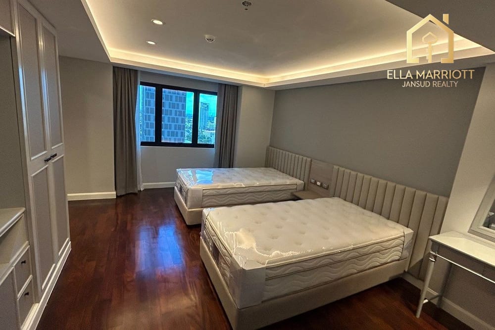 Renovated 285sqm 3+1BR Condo for Rent | 22nd Floor | 8 Mins Walk to BTS Thong Lo 11