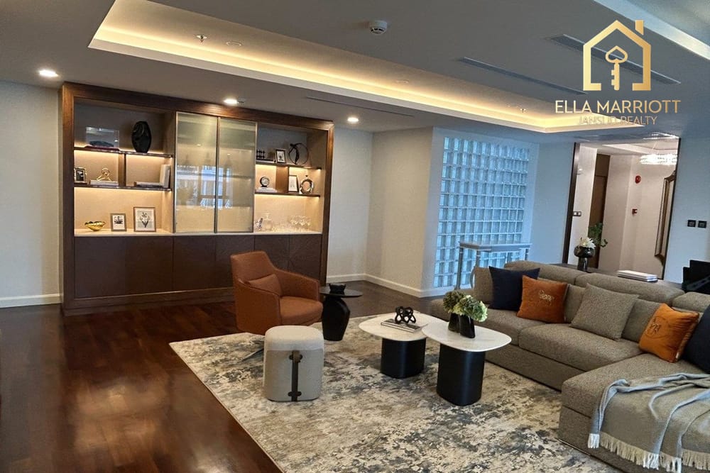Renovated 285sqm 3+1BR Condo for Rent | 22nd Floor | 8 Mins Walk to BTS Thong Lo 3
