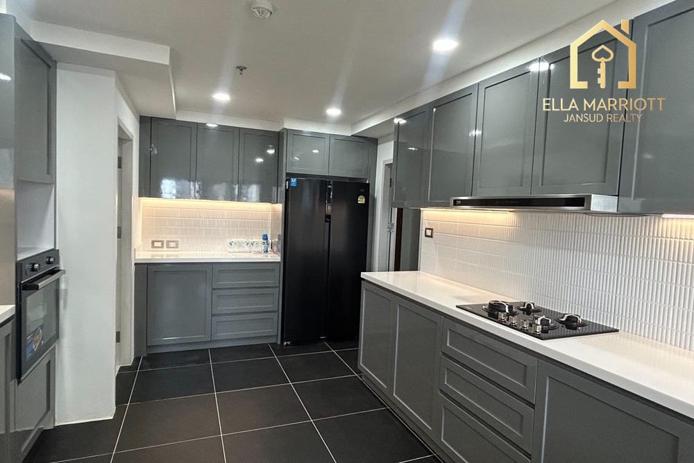 Renovated 285sqm 3+1BR Condo for Rent | 22nd Floor | 8 Mins Walk to BTS Thong Lo 4